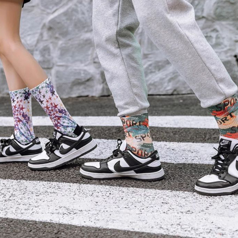3D na teknolohiya sa pag -print para sa mga medyas ng tagsibol at tag -init, mahabang medyas ng kalalakihan, mga midsoles ng kababaihan, European at American Street Sports, Cotton Socks ng Mga Mag -asawa, Graffiti Trendy Socks 3D na teknolohiya sa pag -print para sa mga medyas ng tagsibol at tag -init, mahabang medyas ng kalalakihan, mga midsoles ng kababaihan, European at American Street Sports, Cotton Socks ng Mga Mag -asawa, Graffiti Trendy Socks