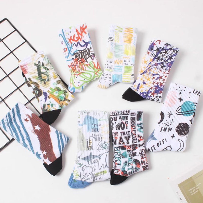 3D na teknolohiya sa pag -print para sa mga medyas ng tagsibol at tag -init, mahabang medyas ng kalalakihan, mga midsoles ng kababaihan, European at American Street Sports, Cotton Socks ng Mga Mag -asawa, Graffiti Trendy Socks 3D na teknolohiya sa pag -print para sa mga medyas ng tagsibol at tag -init, mahabang medyas ng kalalakihan, mga midsoles ng kababaihan, European at American Street Sports, Cotton Socks ng Mga Mag -asawa, Graffiti Trendy Socks