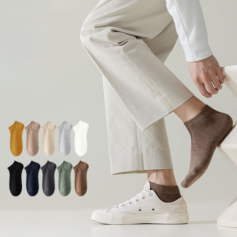 Ang tagsibol at taglagas ay nagsuklay ng cotton solid color men's medyas